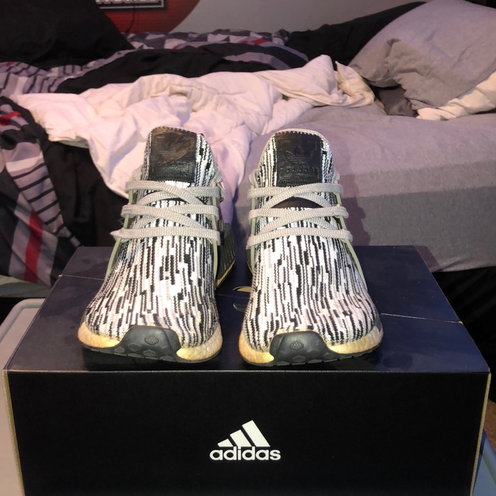 Adidas nmd xr1 glitch camo Oreo size 10 1/2